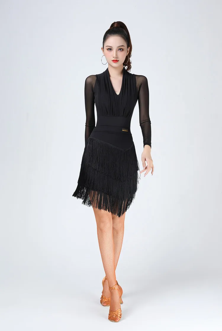 Vestido frontal con flecos