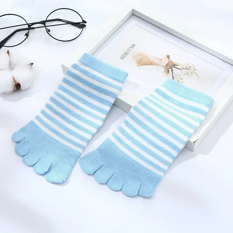 Calcetines de cinco dedos de algodón a rayas multicolores para niños - imagen 2
