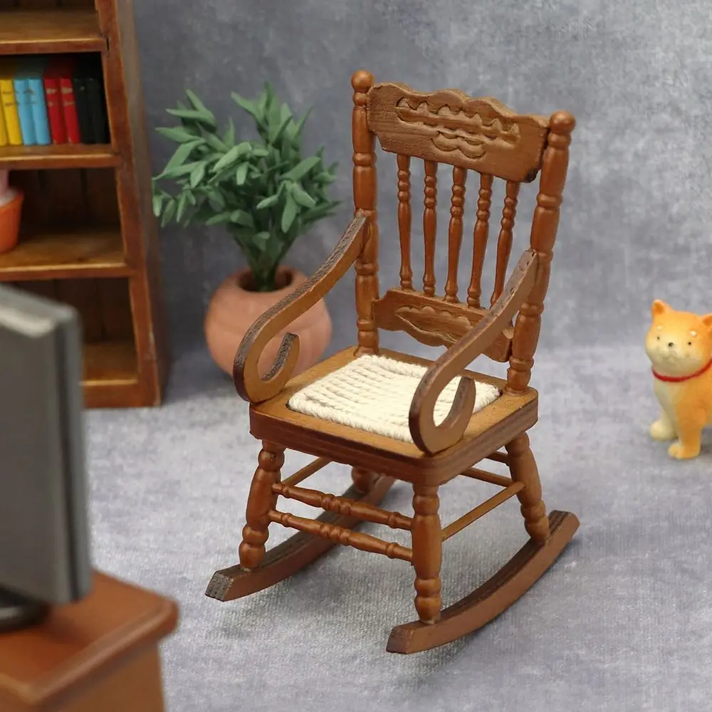 Mecedora miniatura de madera para casa de muñecas 1/12 - imagen 2