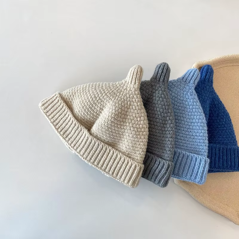 Gorro rosa con pompon en la punta