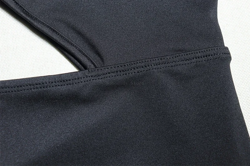 Vista frontal del vestido ajustado de maternidad