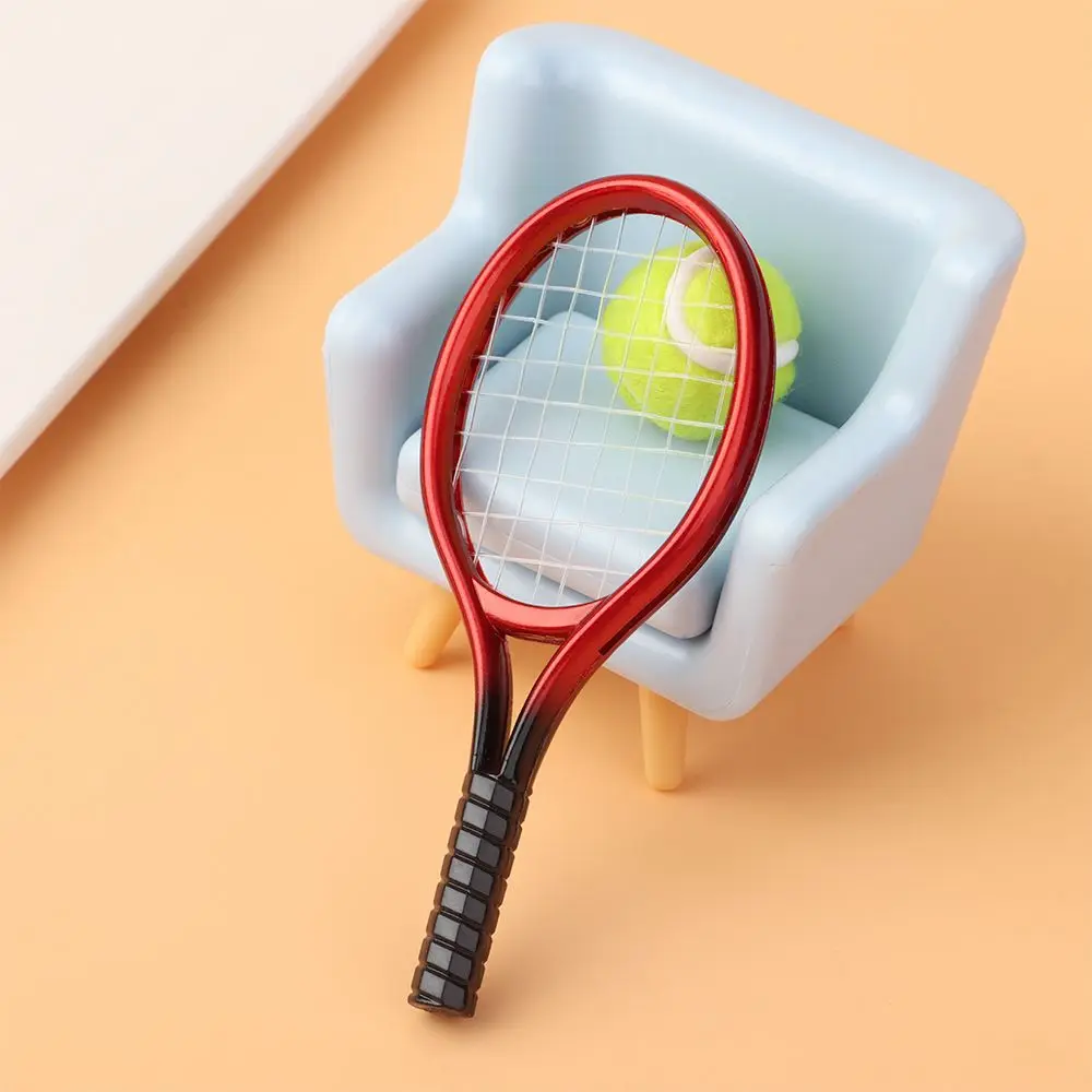 Raqueta de tenis mini con pelota para casa de muñecas - imagen 3