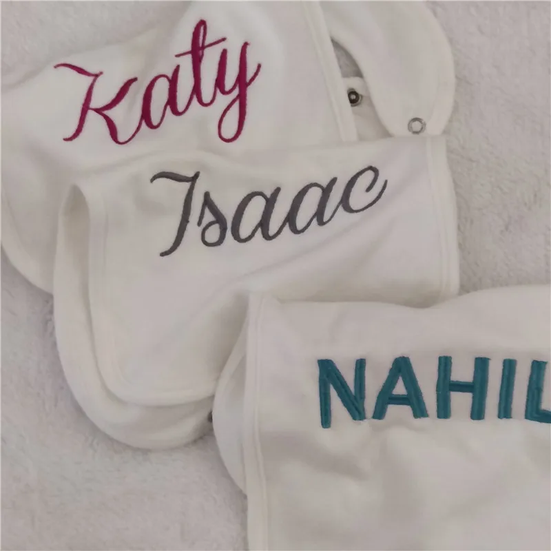 Babero personalizado de algodón blanco para bebé con nombre - imagen 2