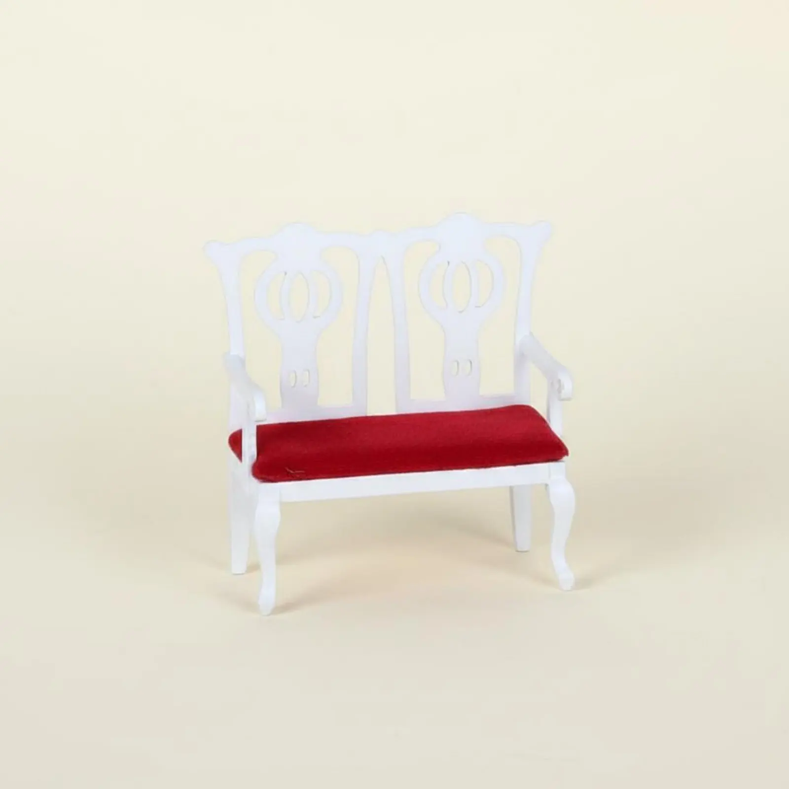 Sofás miniatura para casa de muñecas con respaldo ornamentado