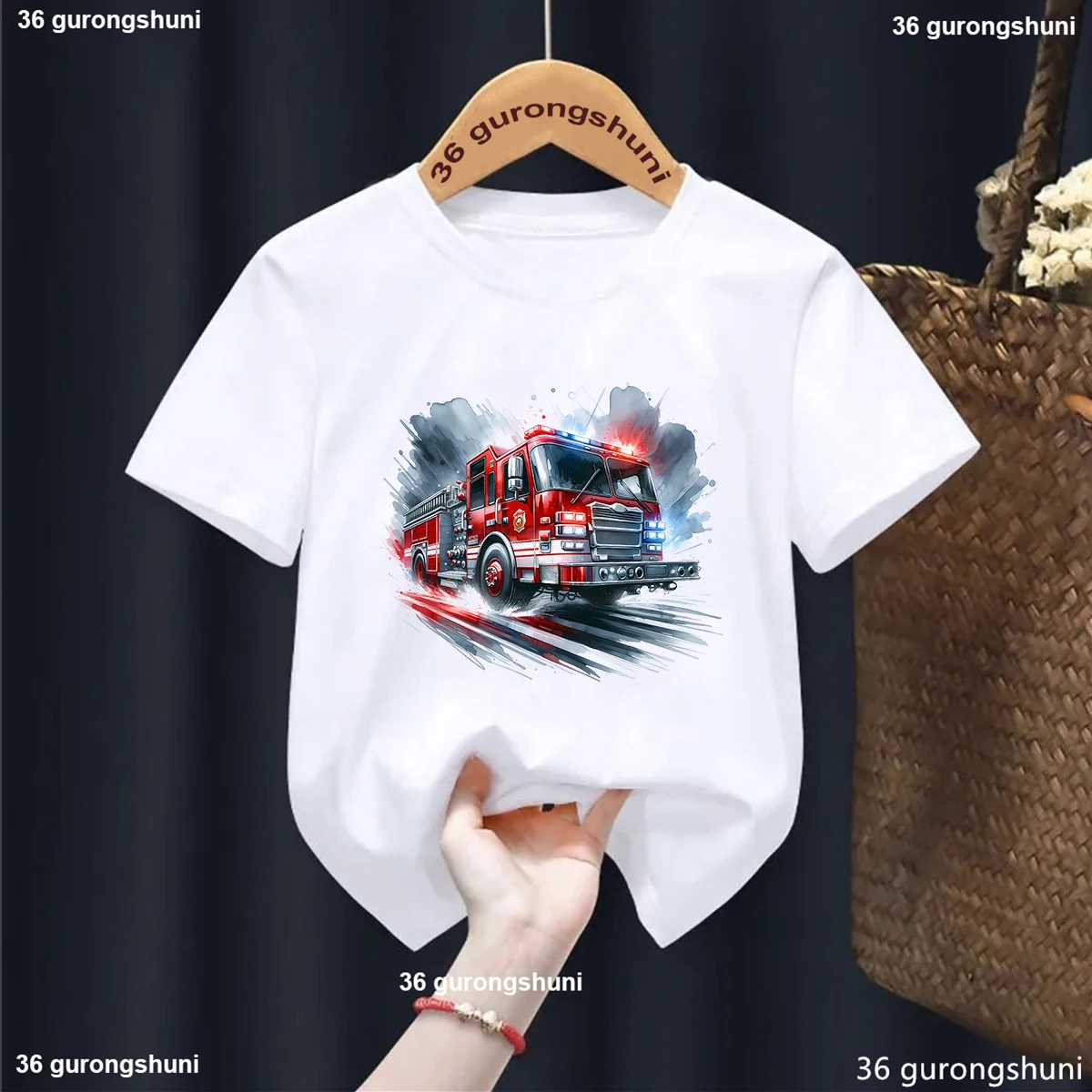 Camiseta infantil de algodón con estampado de camión de bomberos - imagen 5
