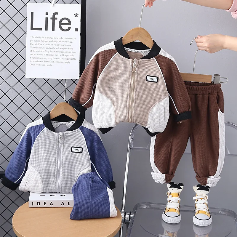 Detalle de la chaqueta con cremallera