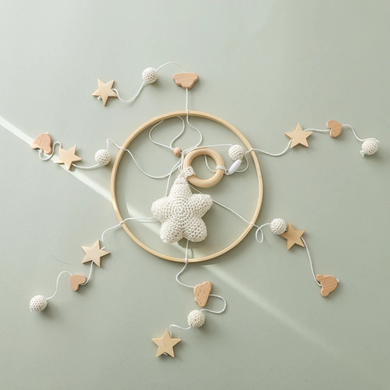 Campana móvil para cuna bebé con sonajero madera y colgante estrellas - imagen 4