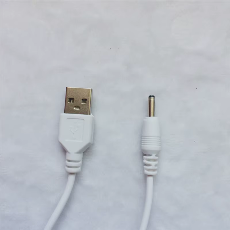 Adaptador USB a DC 3,5 x 1,35 mm - 2A maximo para alimentacion