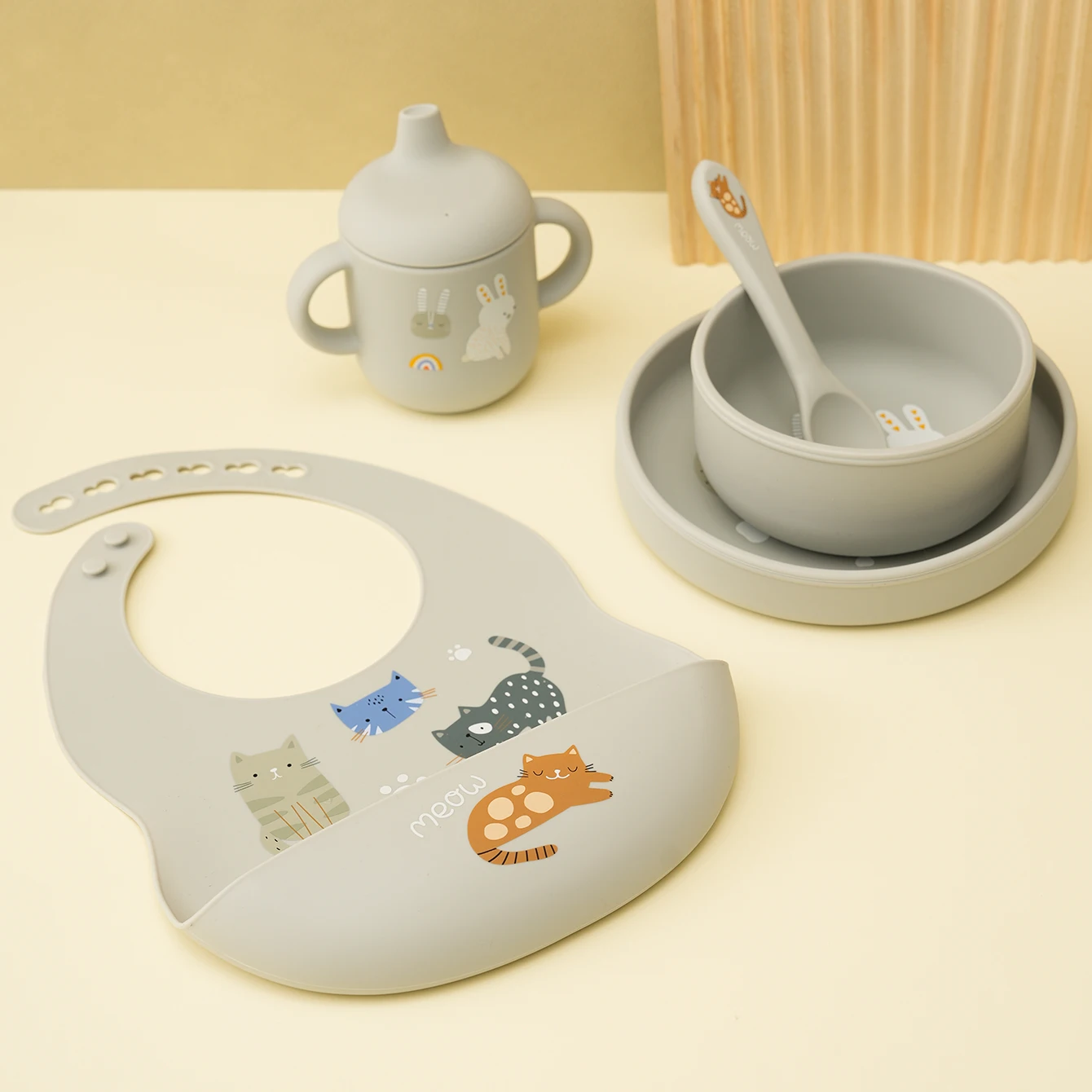 Set de alimentación bebé silicone 5 piezas – Plato, cuenco, babero y vaso antitacas - imagen 2