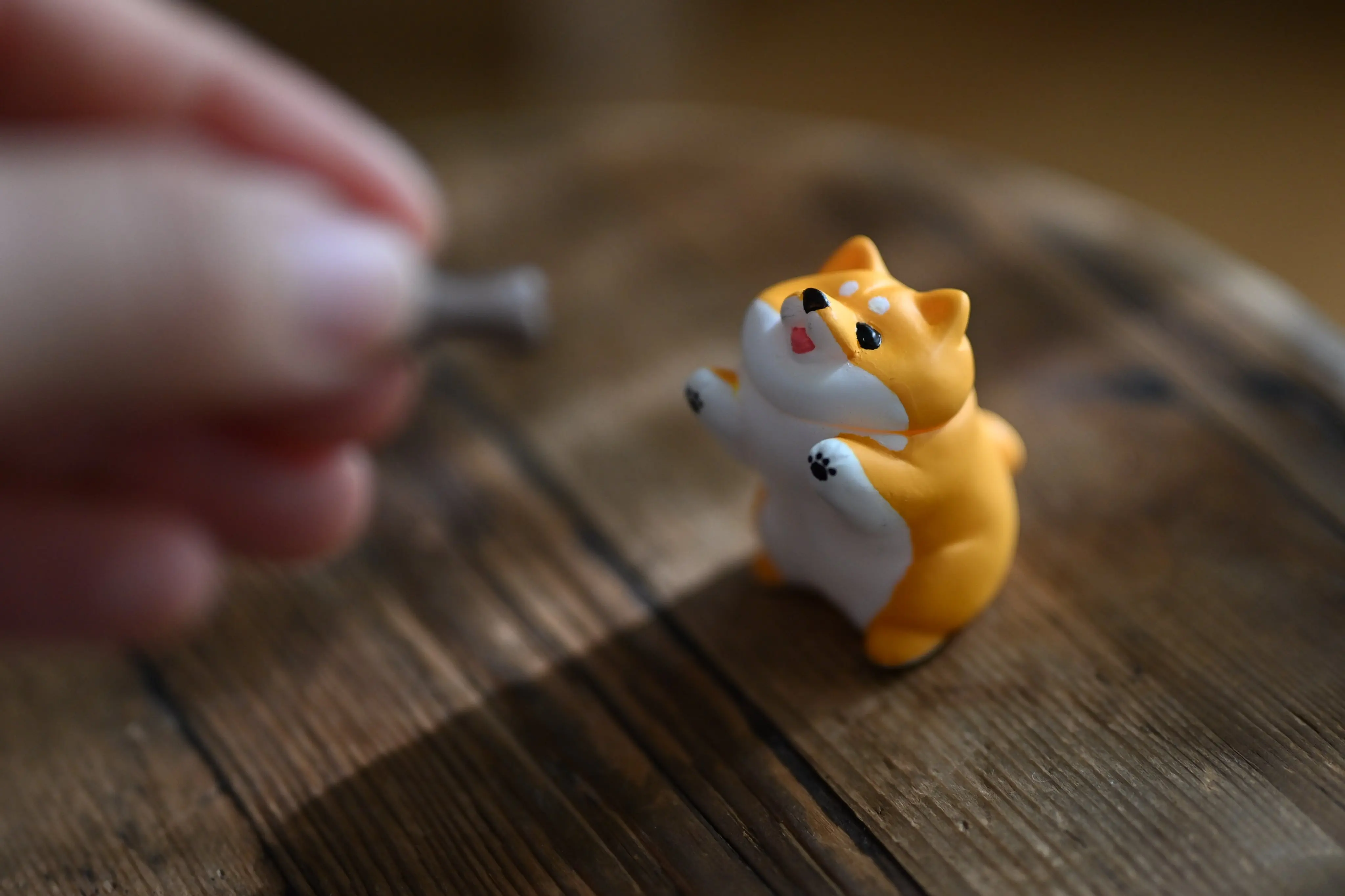 Figura de juguete Shiba Inu travieso con accesorios para baño - imagen 4