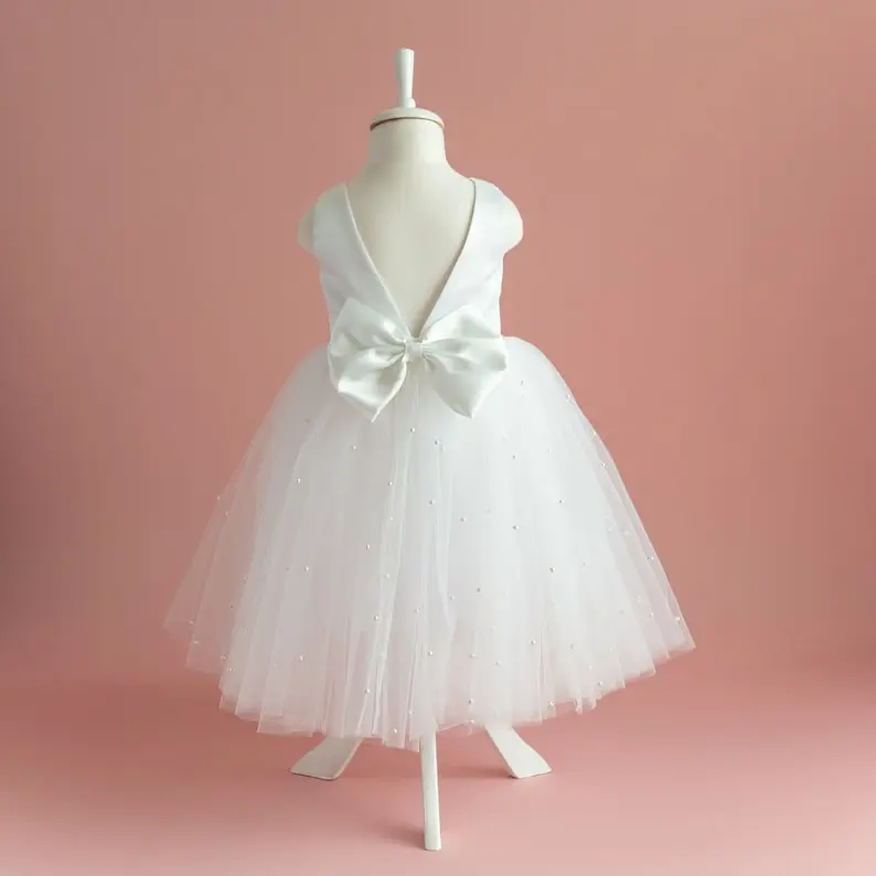 Vestido de niña de tul perlado floral con lazo satén y cuello V - imagen 3