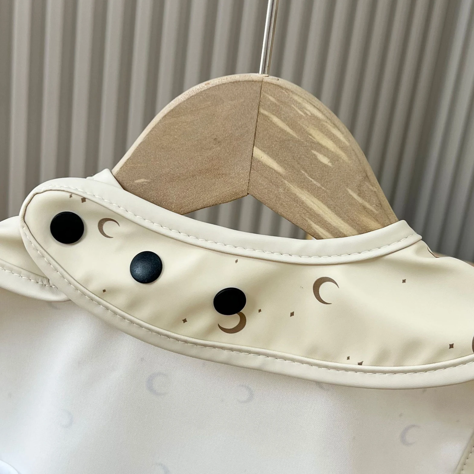 Babero impermeable PU bebé recién nacido – Bandana y paño eructar - imagen 2