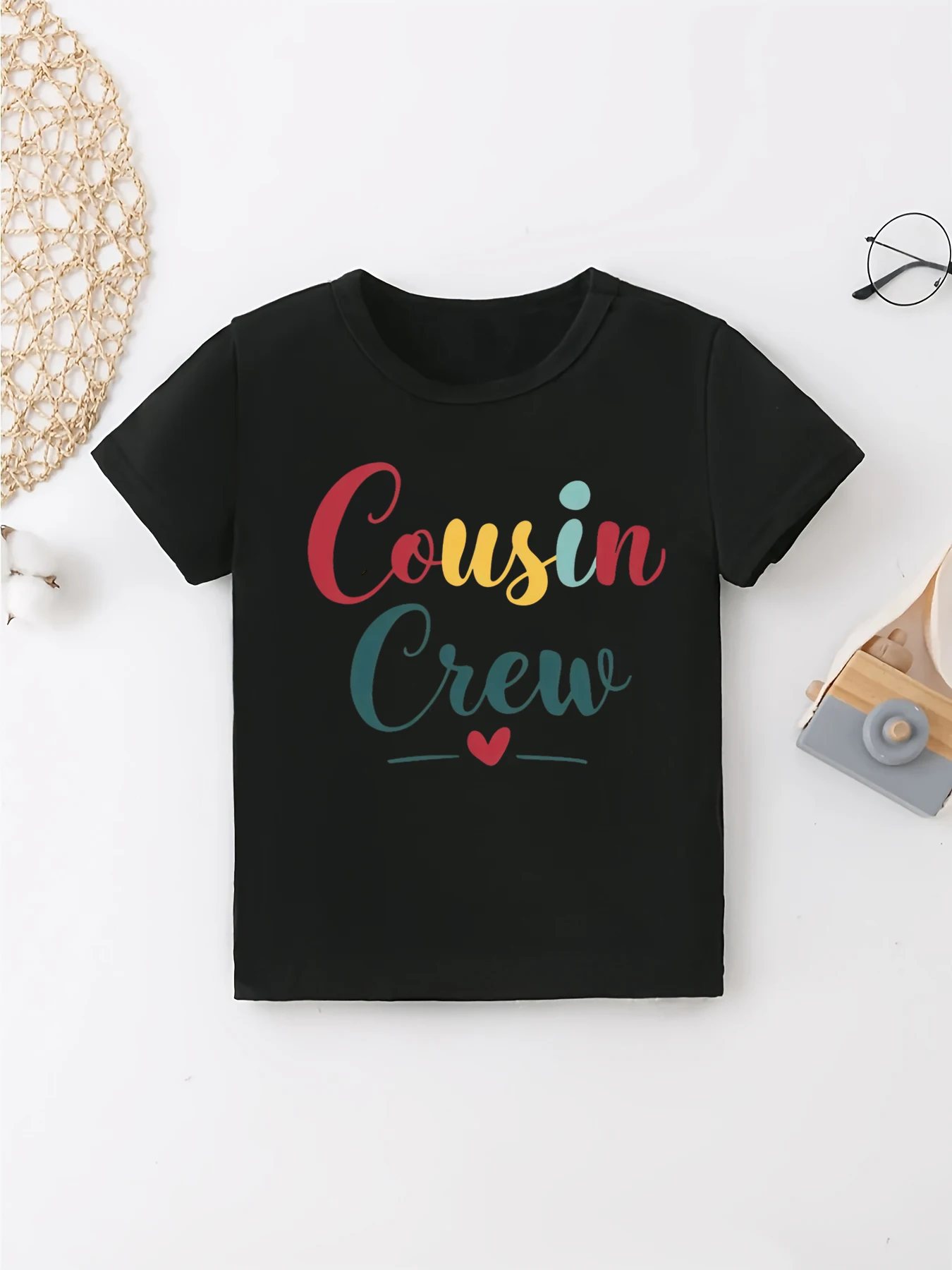 Camiseta de niño juvenil con estampado de corazones y letras - imagen 3