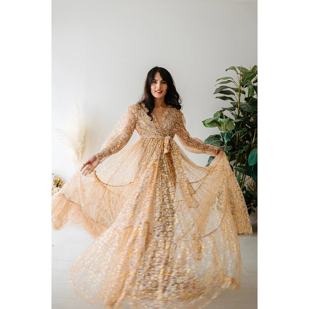 Vestido de maternidad boho con encaje de margaritas vista frontal