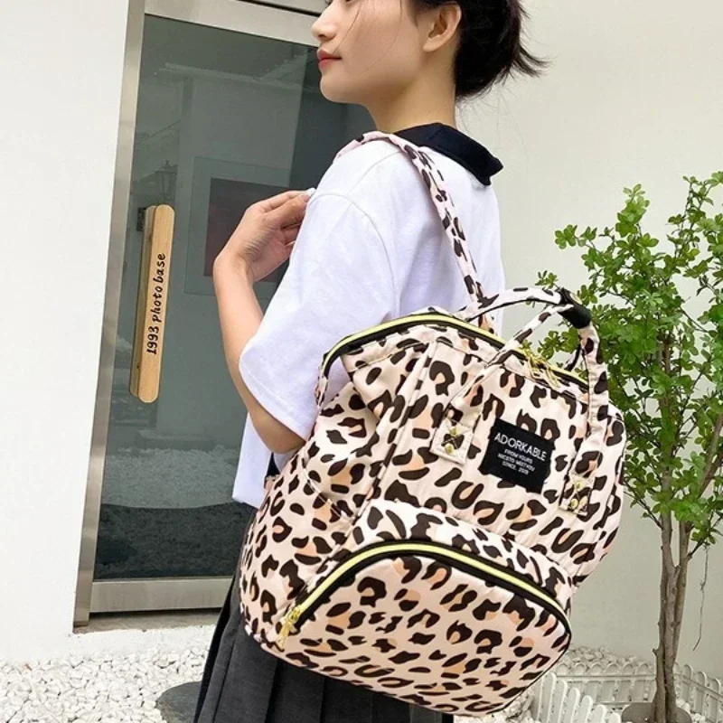 Bolsón cambiador impermeable con estampado para bebé - imagen 3