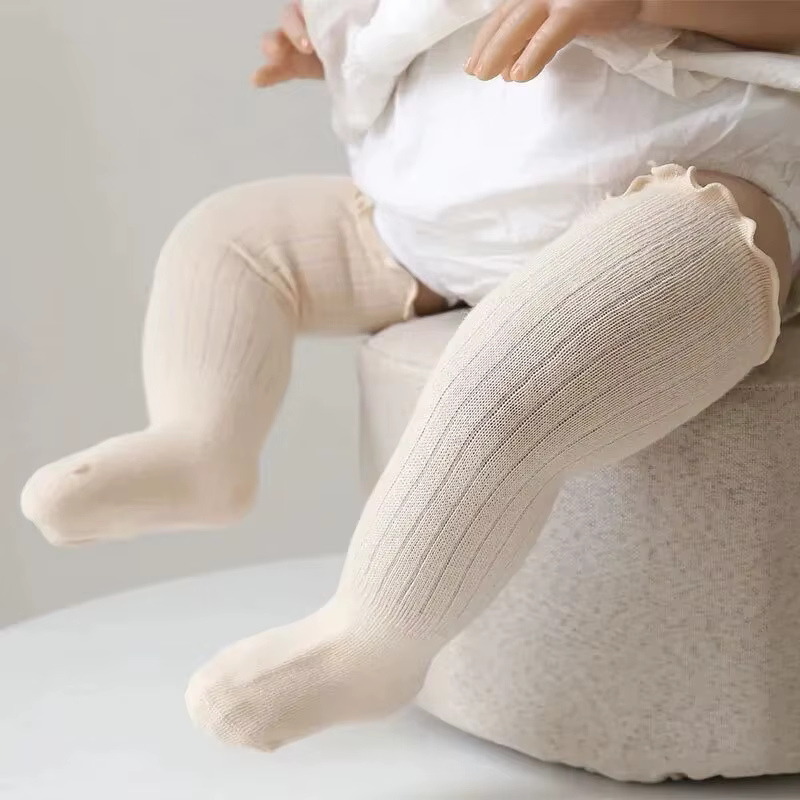 Calcetines largos de algodón con encaje y volantes para niña - imagen 4