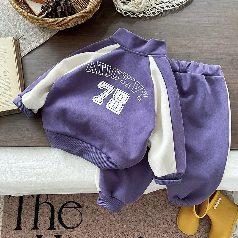 Conjunto infantil de chaqueta tipo béisbol y pantalón deportivo - imagen 2