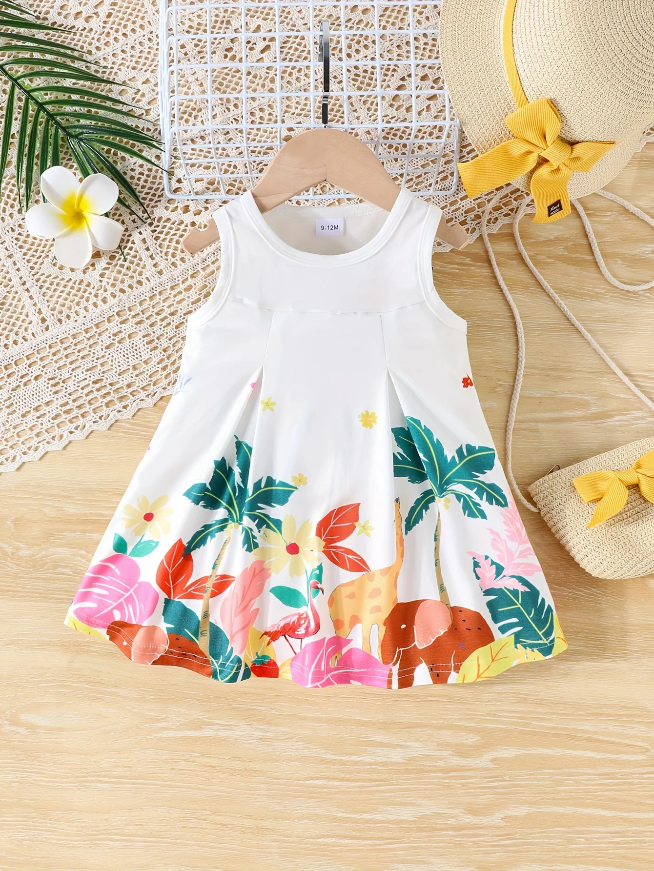 Vestido de verano infantil en color blanco