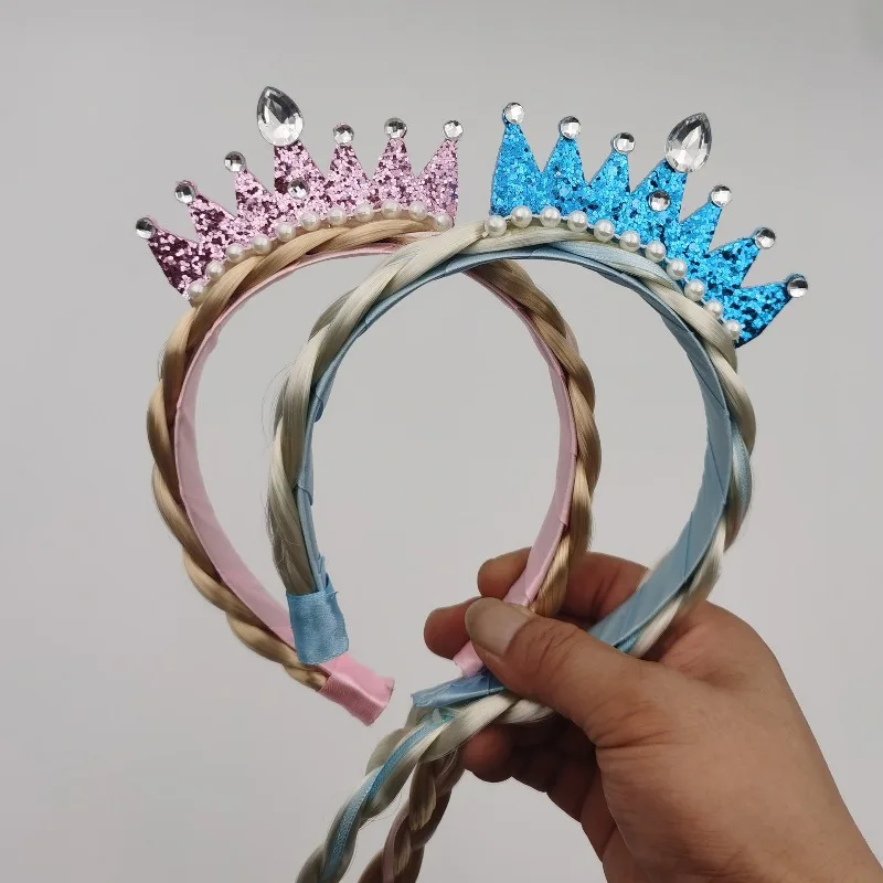 Diadema corona con perlas, trenzas tipo peluca y copos nieve princesa