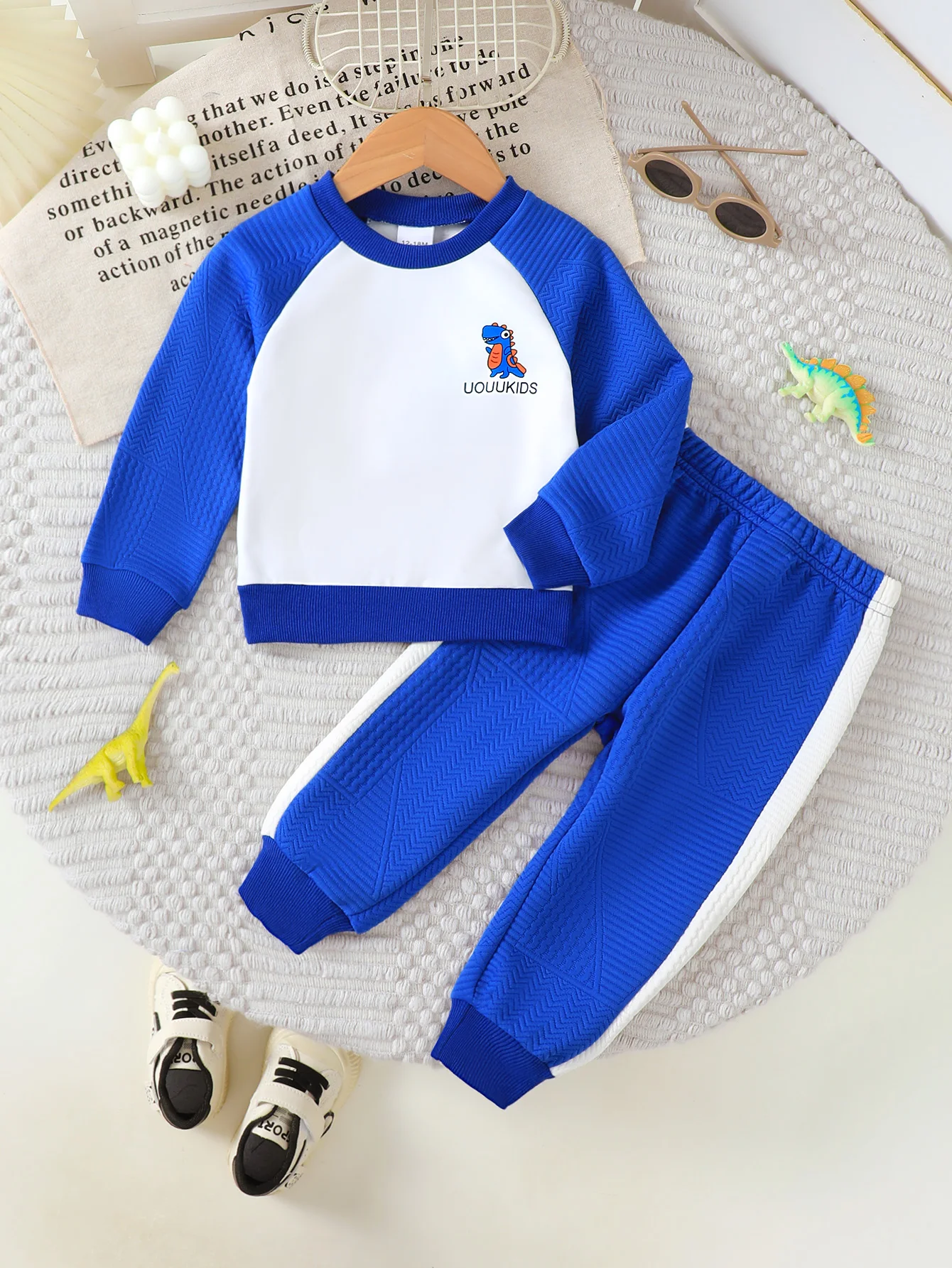 Conjunto de niño de dinosaurios: top manga larga y pantalón azul - imagen 3