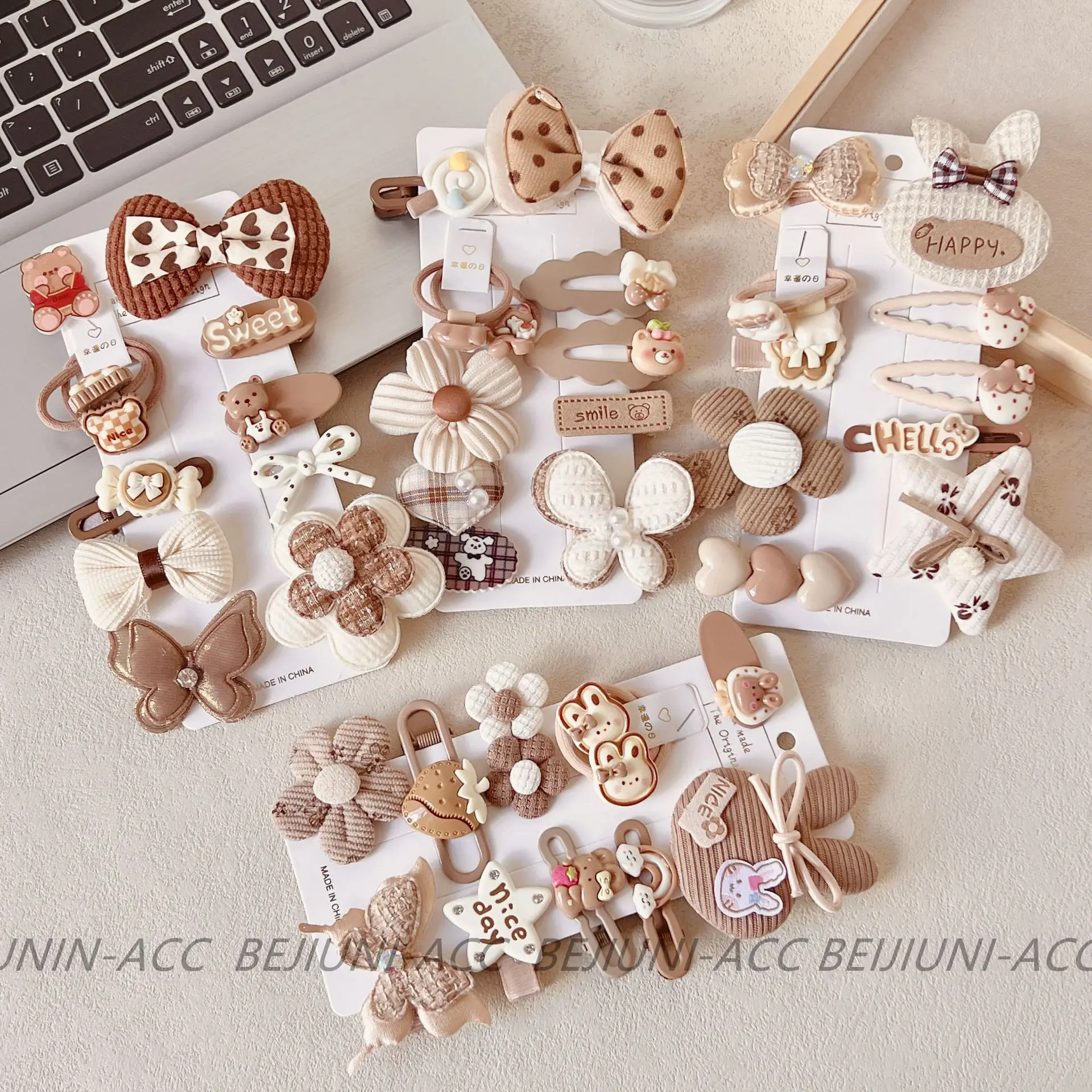 Vista general del set de 10 pinzas para el cabello infantil