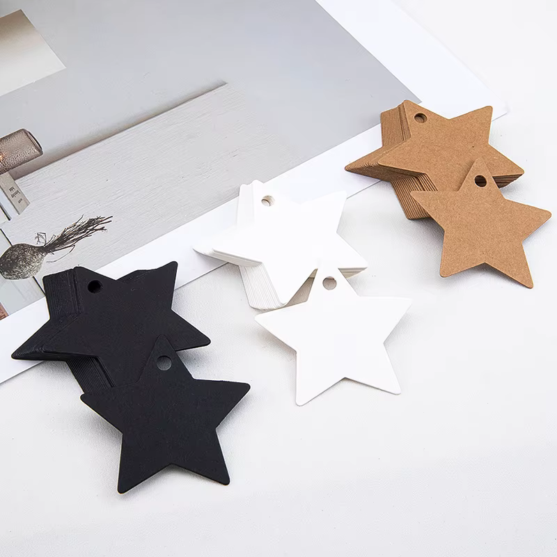 Pack de etiquetas kraft estrellas presentado en bolsa transparente
