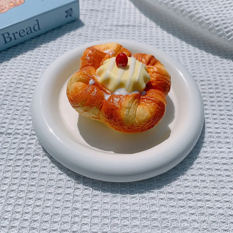 Juguete antiestrés blando con forma de croissant para relajar - imagen 5