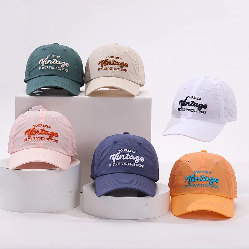 Gorra con cierre trasero ajustable