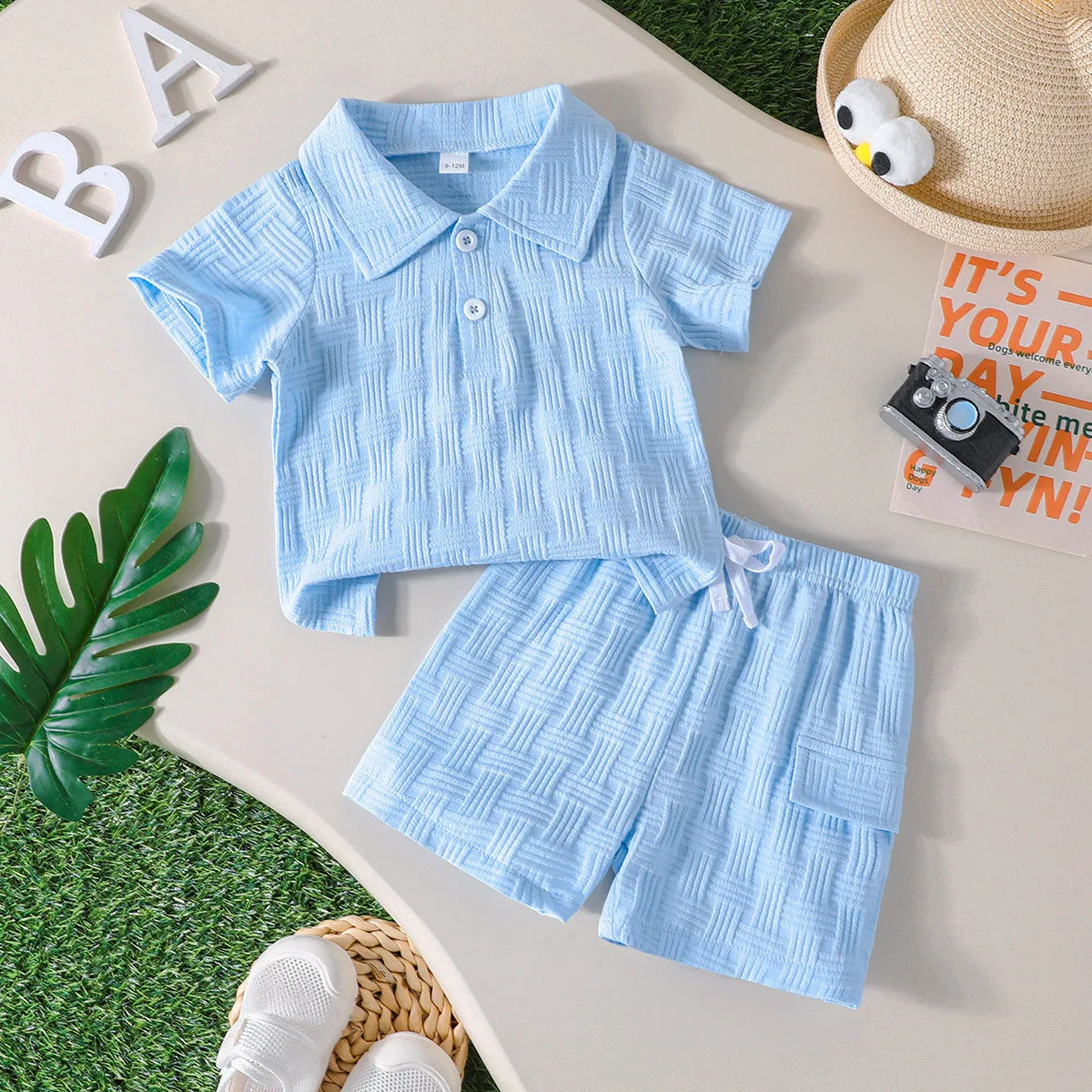 Detalle de la camiseta azul
