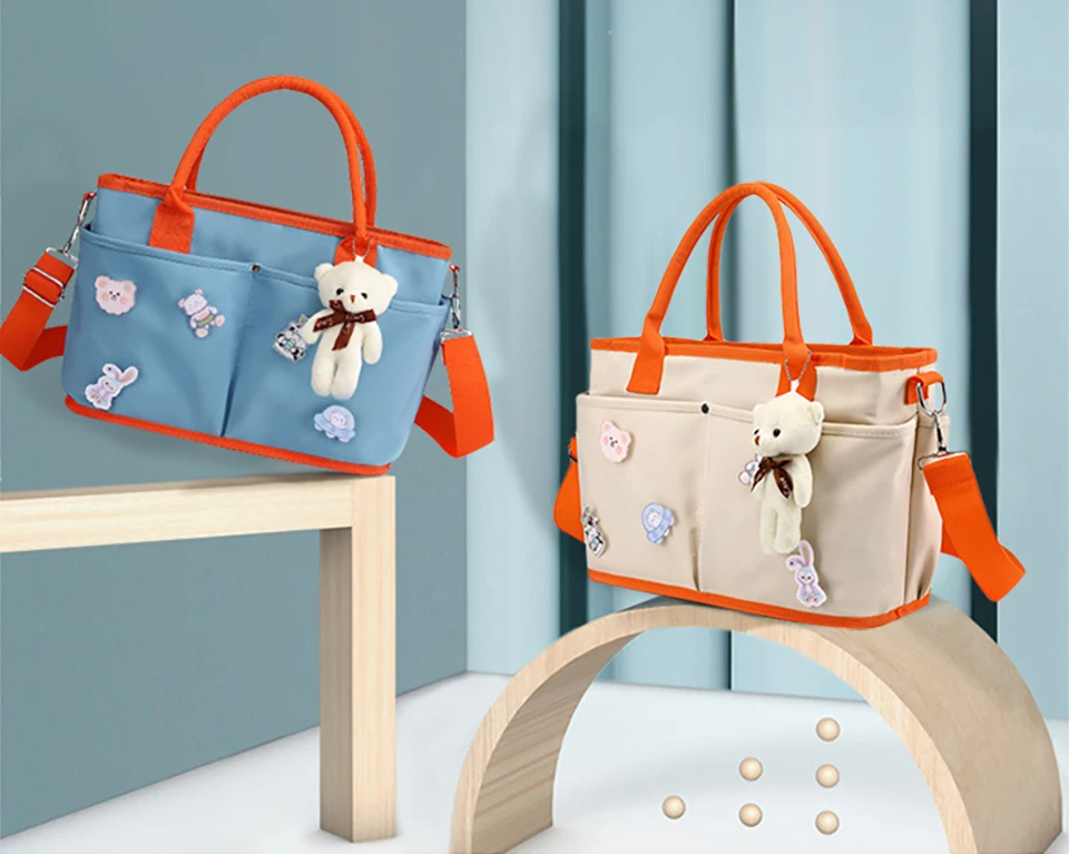 Bolsa de pañales Linda con diseño en bloques naranja y blanco