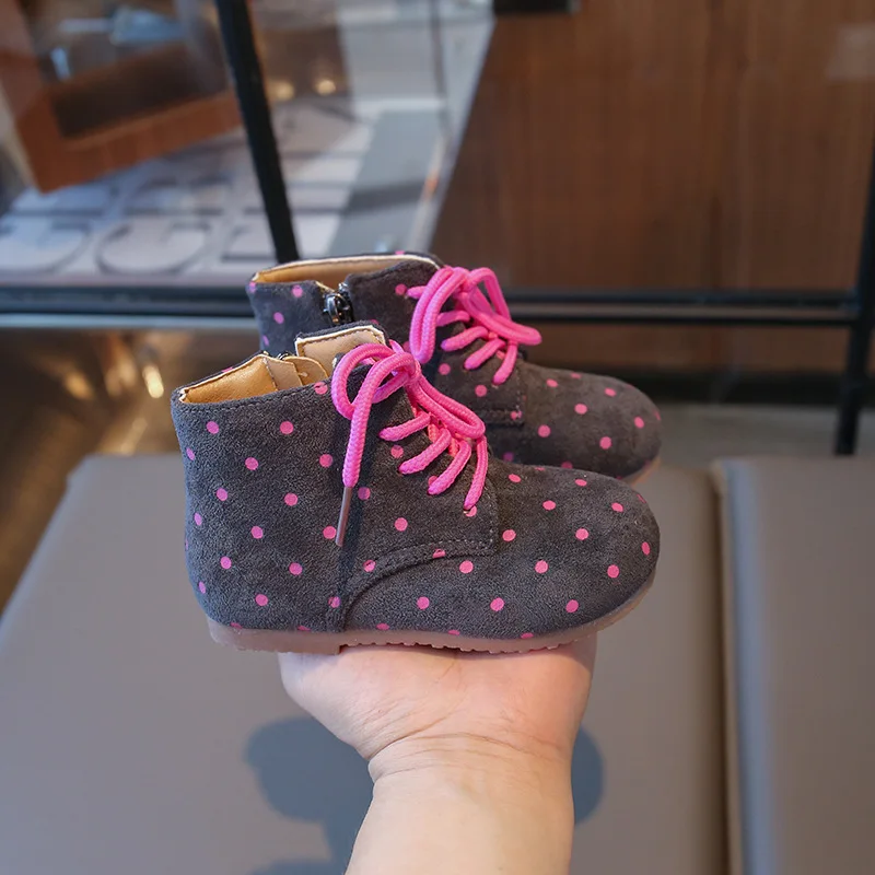 Zapatos antideslizantes de gamuza para bebé – estilo retro - imagen 2