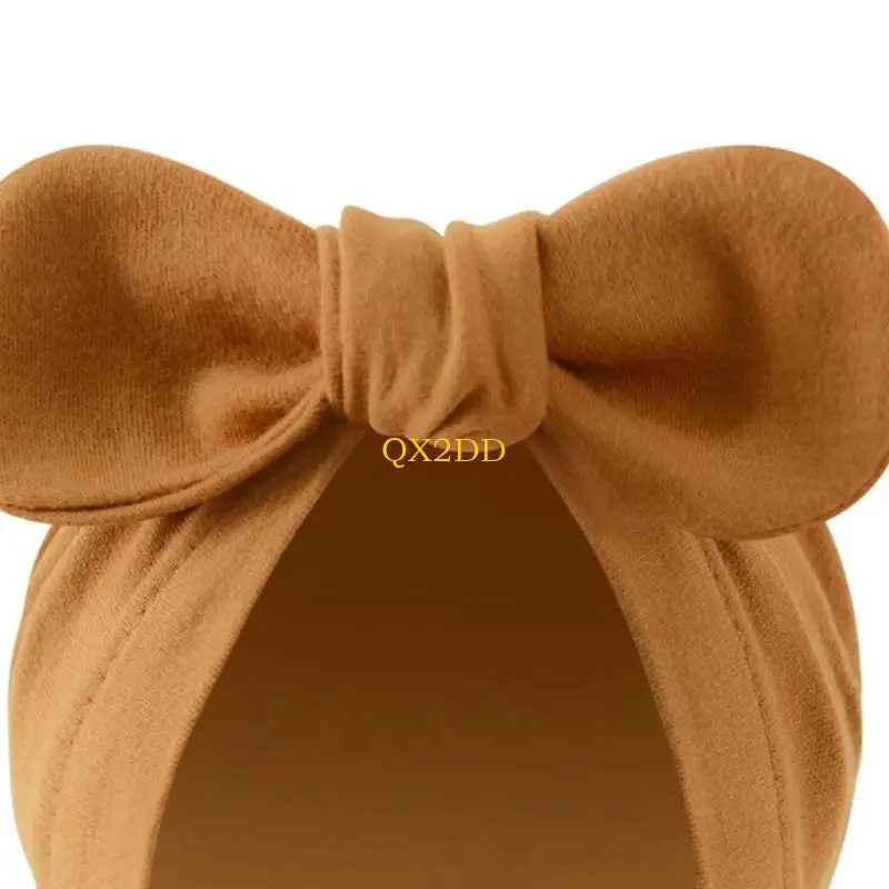 Gorro con lazo y manoplas en tono pastel