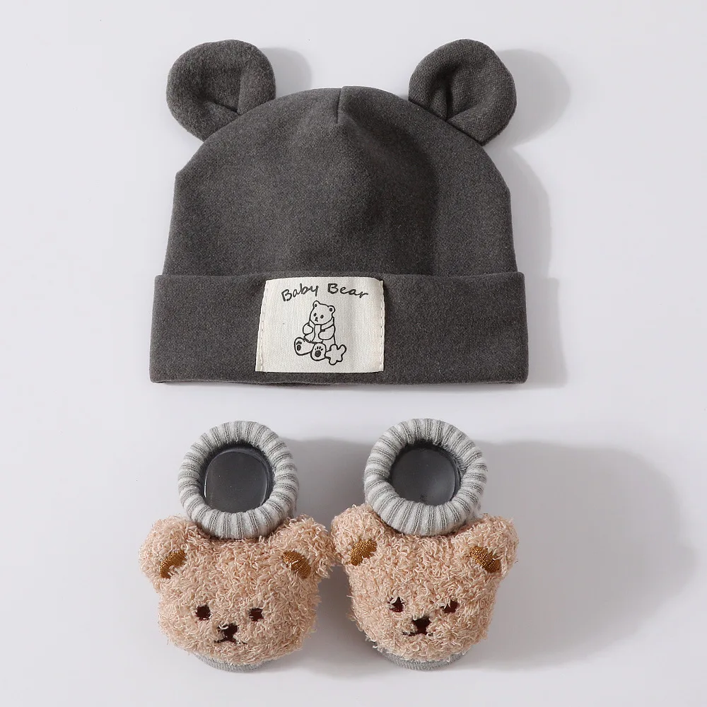 Conjunto gorro de oso y calcetines cálidos para recién nacido - imagen 5