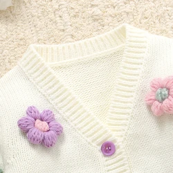 Conjunto floral de bebé con cárdigan morado y pantalón largo