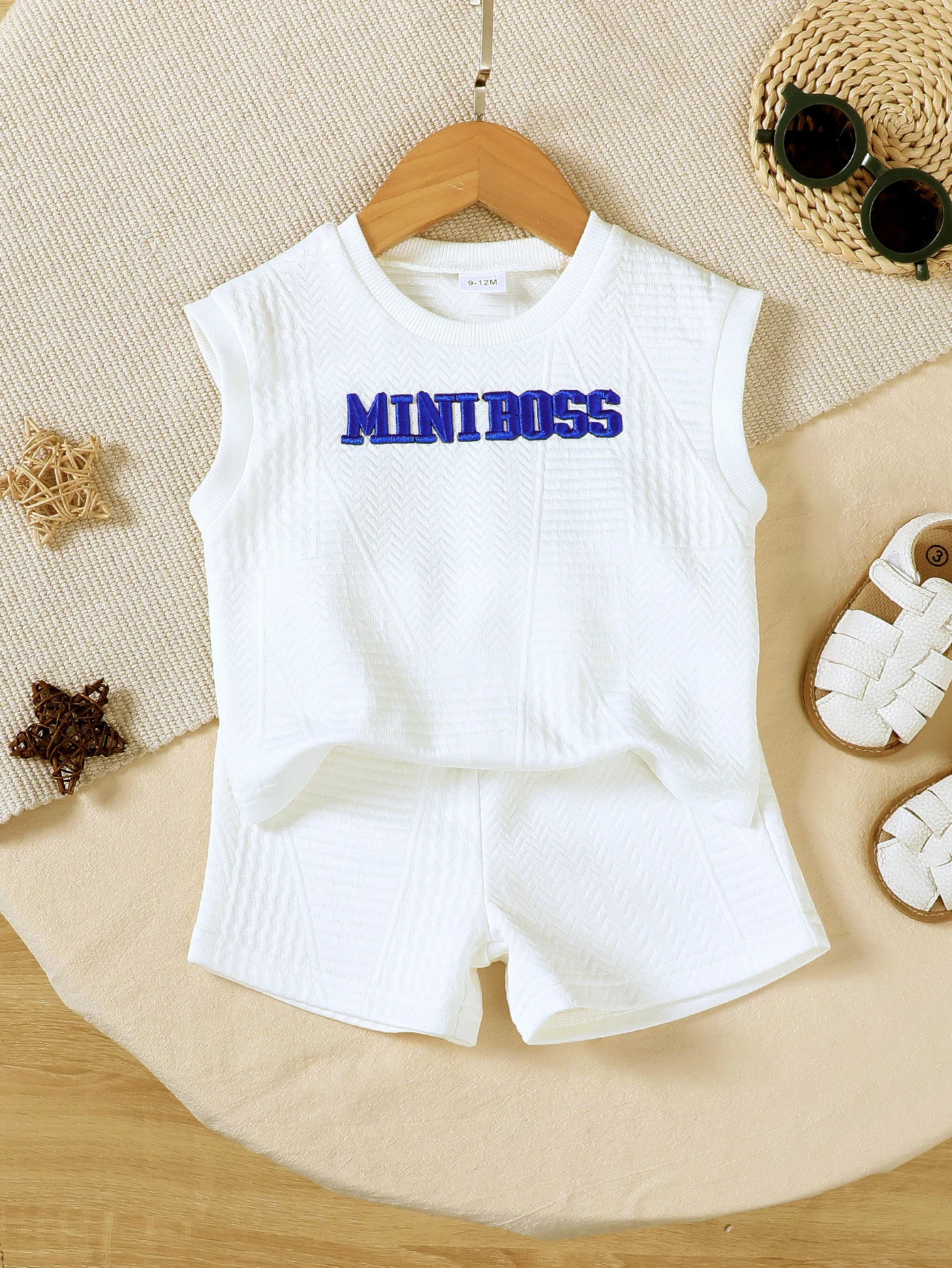 Conjunto deportivo de bebé con chaleco de letras y pantalón corto - imagen 5