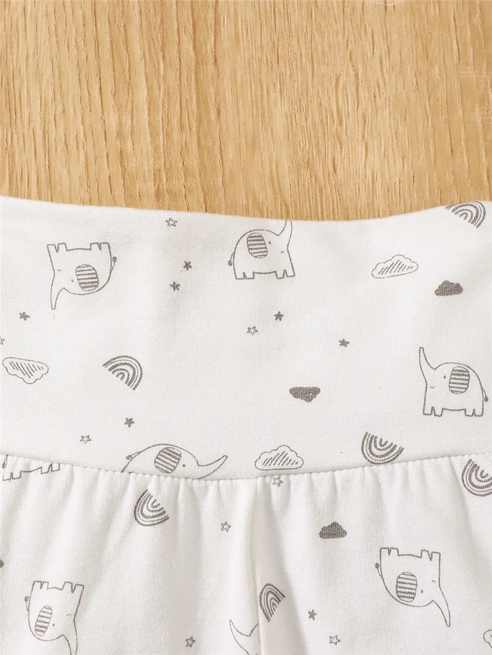 Conjunto bebé elefante para primavera: body, pantalón y gorro - imagen 3
