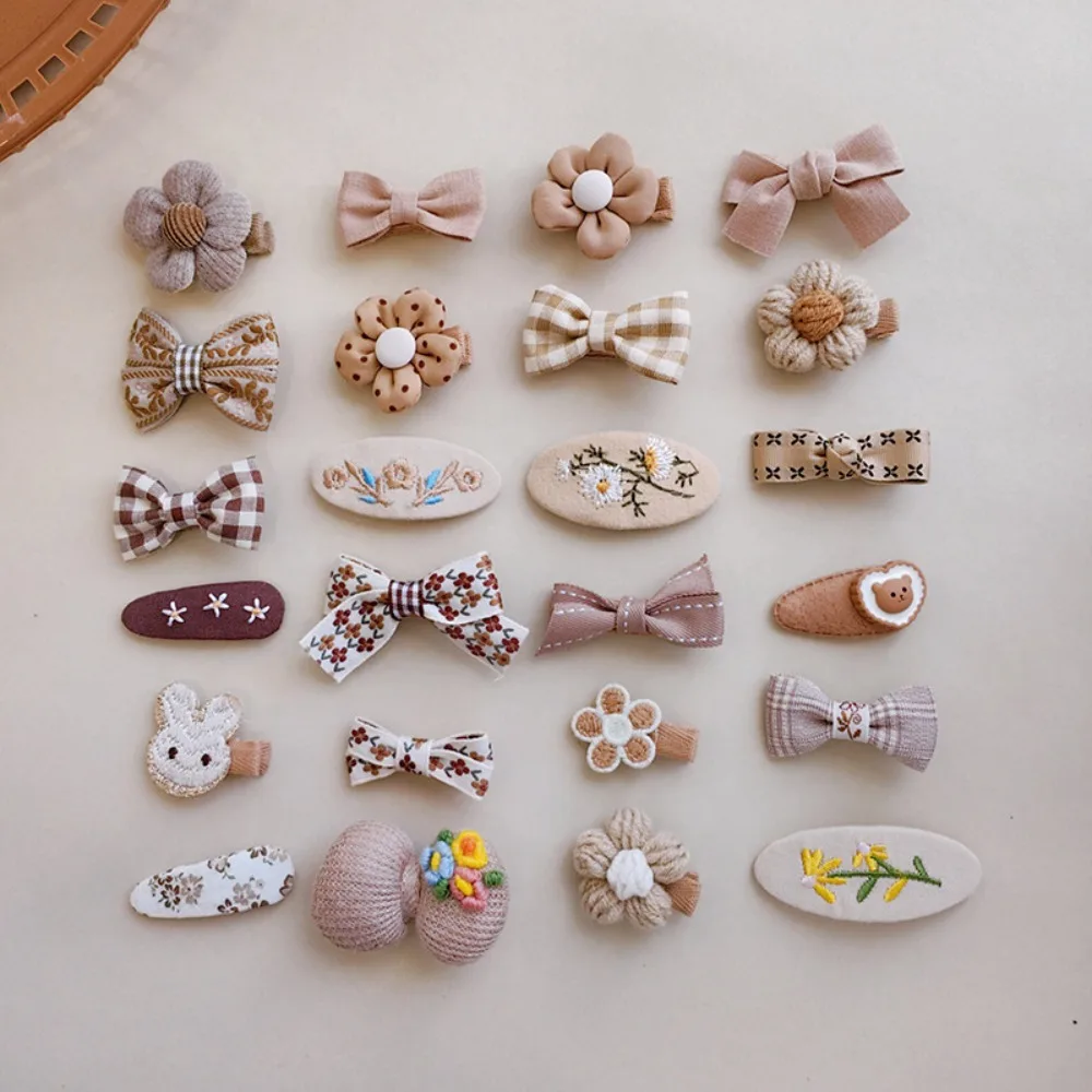 Pinzas para el pelo de bebé niña con lazo floral y conejito - imagen 5