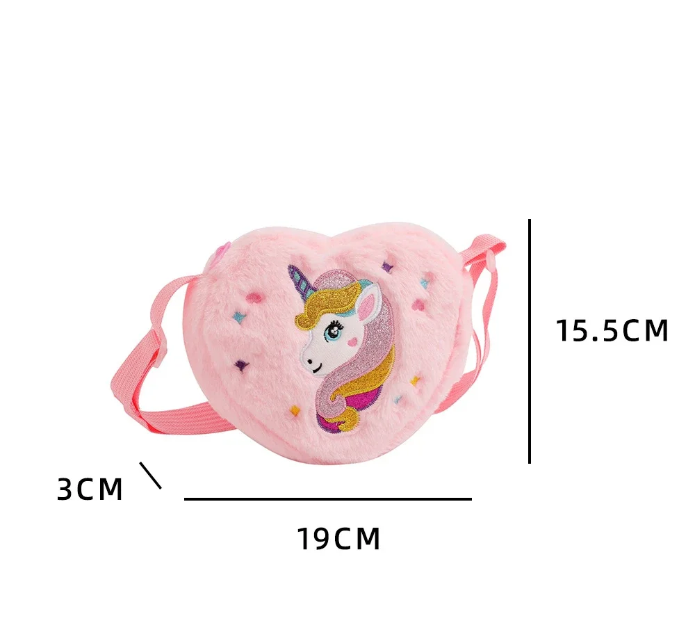 Bolso de unicornio peludo en uso infantil