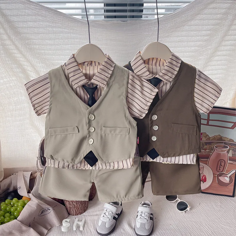 Camiseta a rayas con lazo del conjunto