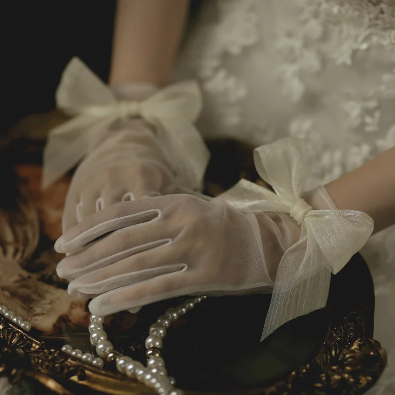 Guante de boda infantil Lolita en tul negro y blanco - imagen 2