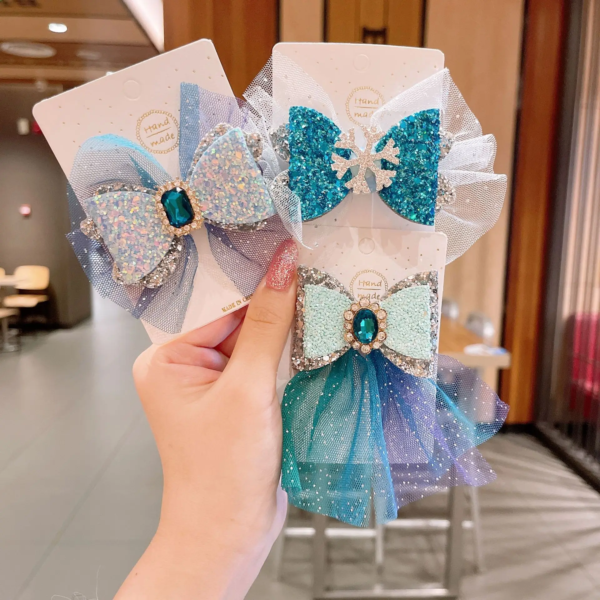 Accesorios para peinado infantiles con acabado brillante