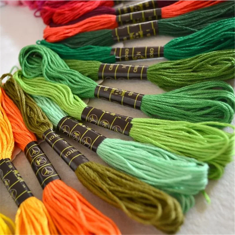 Juego de hilos multicolores