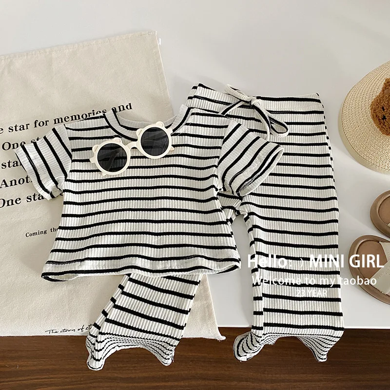 Conjunto de verano para bebés con top a rayas manga corta y pantalón