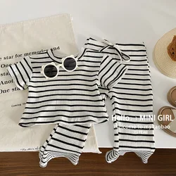 Conjunto de verano para bebés con top a rayas manga corta y pantalón