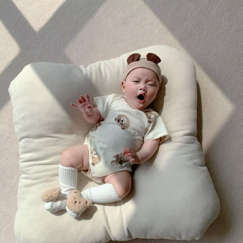 Pelele recién nacido con estampado de oso y diadema a juego