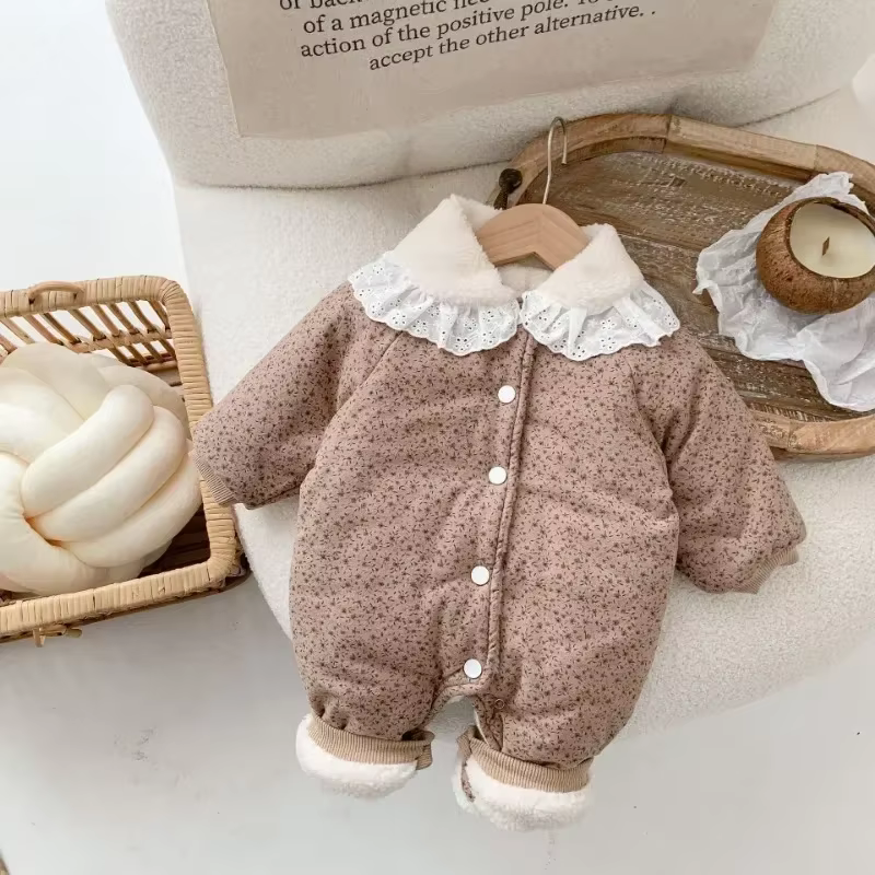 Mono de algodón con capucha felpa para bebé – Diseño floral suave - imagen 5