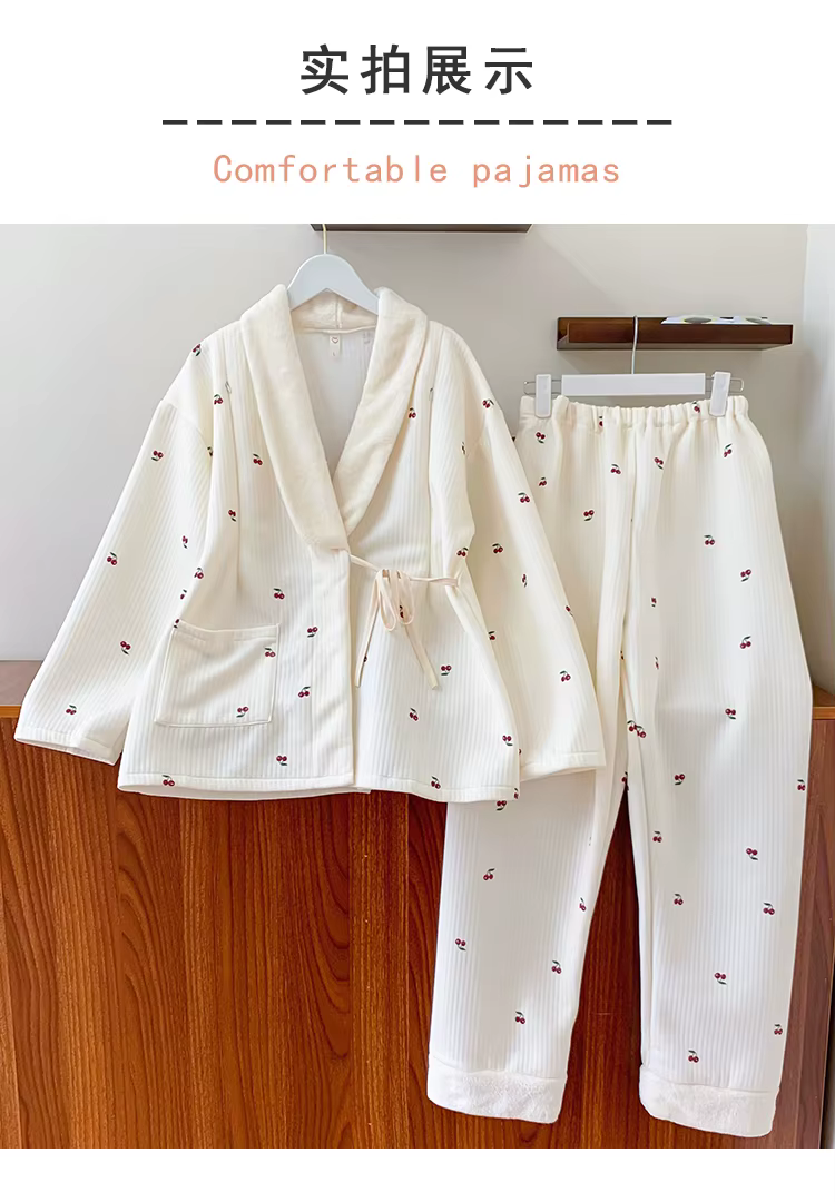 Cárdigan suelto sobre blusa y pantalón