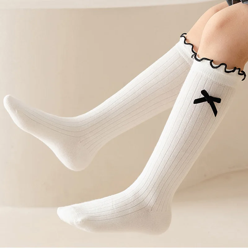 Calcetines escolares con volantes y lazo para niña – Encaje blanco verano - imagen 4