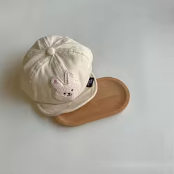 Gorra infantil de béisbol con diseño de oso y conejo