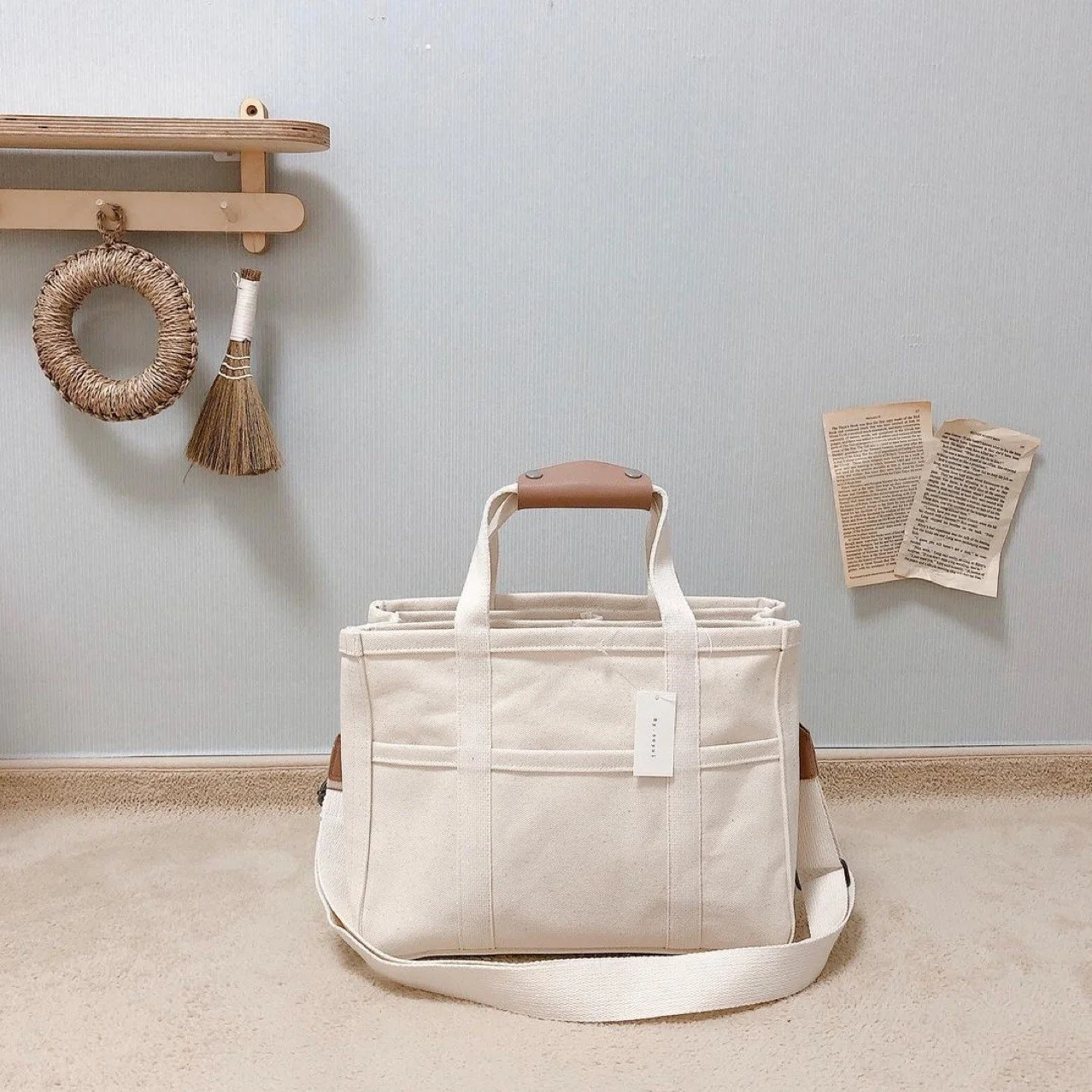 Bolsa de pañales beige de gran capacidad, bolso de mano multifuncional